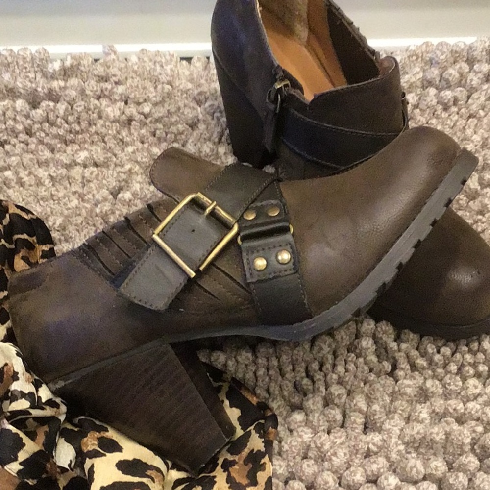 Very Cherry womens brown pumps booties